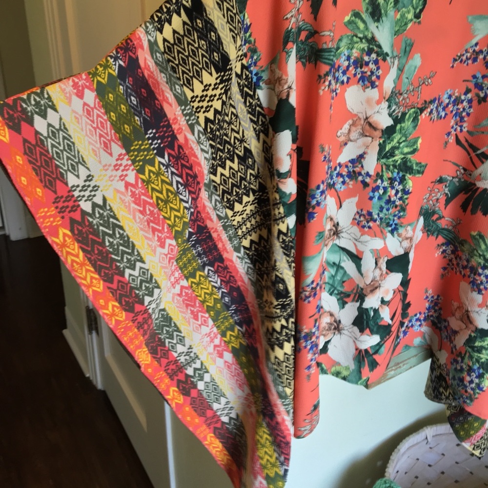 Floral BOHO Poncho Pull Over Top summer spring - Picture 1 of 3